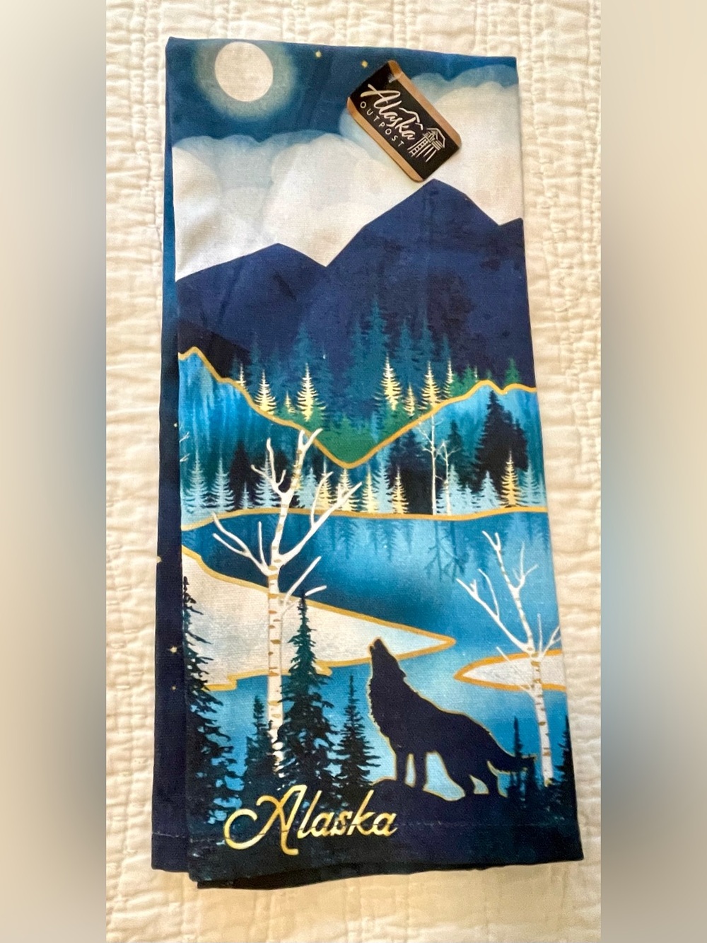 Scenic Wolf Print hand Towel - Blue